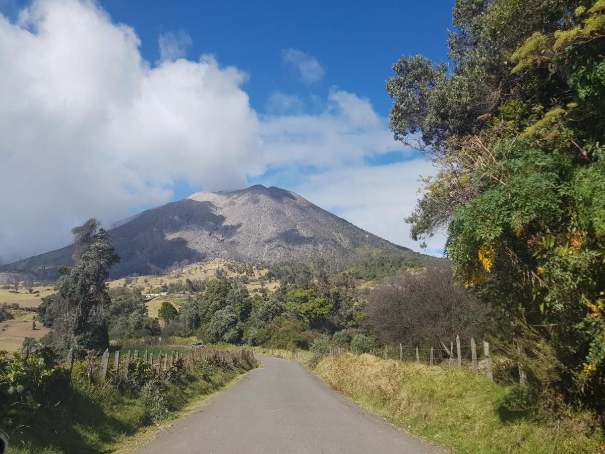Casa Aquiares Lodge Posada Rural トゥリアルバ エクステリア 写真